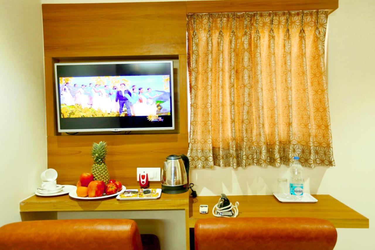 Hotel Kek Grand Park Chennai Exteriör bild